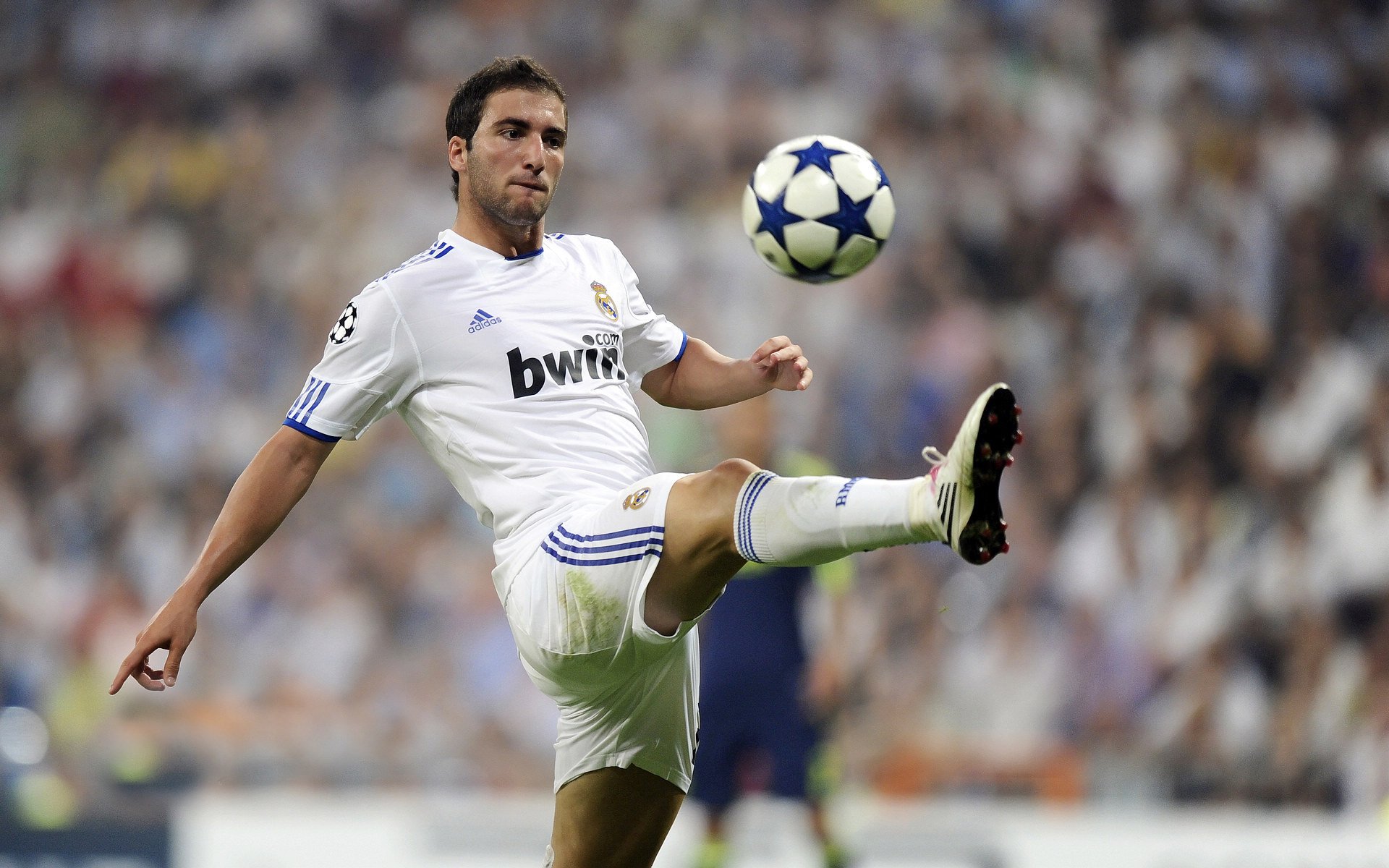 爱游戏体育官方网站-德布劳内伤愈复出，曼城中场核心归位，德布劳内在曼城的号码